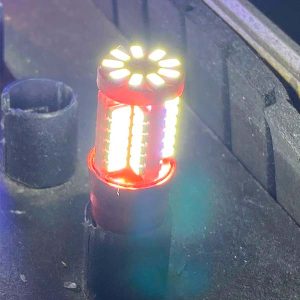lámpara LED T10 57 SMD blanca 25W con sistema Canbus para señalización automotriz